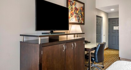 Best Western Plus Bradenton Gateway Hotel Room Type - Suite-1 King Bed, Non-Smoking, Whirlpool, High Speed Internet Access, Microwave And Refrigerator, Co Best Western Plus Bradenton Gateway Hotel Room Type - Suite-1 King Bed, Non-Smoking, Whirlpool, High Speed Internet Access, Microwave And Refrigerator, Co