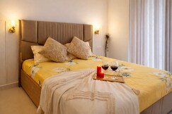 5 Luxury 2BHK Jacuzzi near metro Serene Stay
