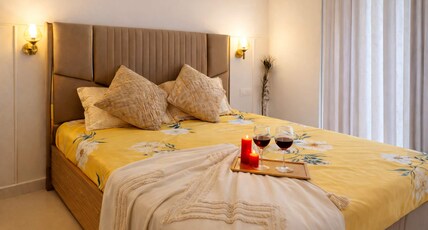 5 Luxury 2BHK Jacuzzi near metro Serene Stay Room Type - 5 Luxury 2BHK Jacuzzi near metro Serene Stay
