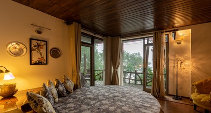 Lake View 3bhk close to Mall road| Zen Den Room Type - Lake View 3bhk close to Mall road| Zen Den