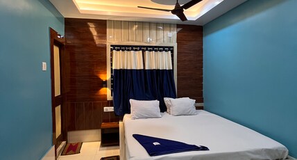 Hotel Holiday Home Room Type - Deluxe Double Bed Room