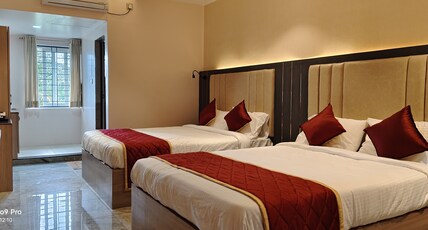 GB RESIDENCY Room Type - Luxury Family Room (or) Four Bed Room AC