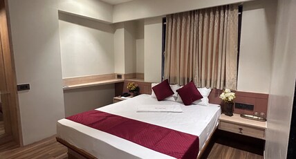 Hotel Dhanashri Room Type - Suite Room Ac