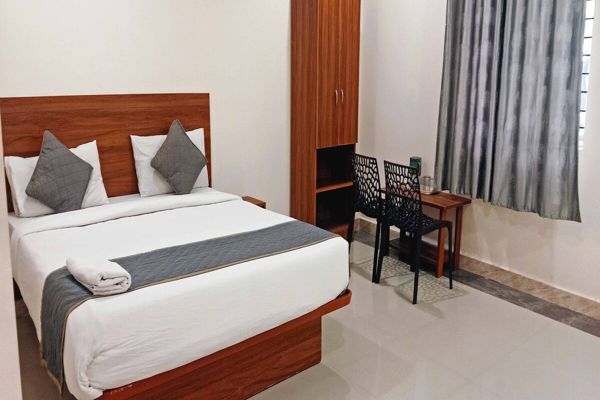 Galaxy Rooms near Jalahalli Cross - Tap to explore photos