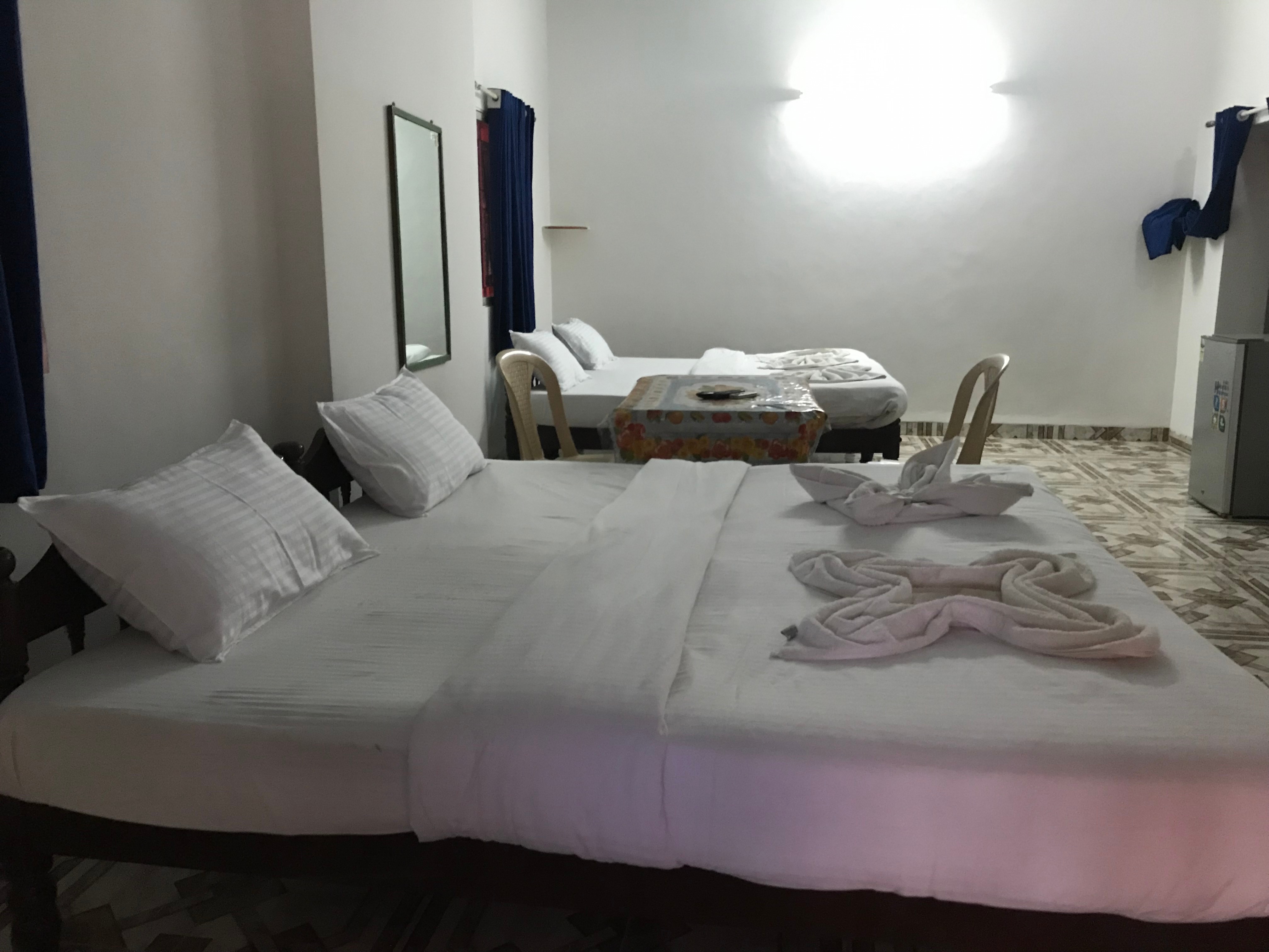 Ave Maria Holiday Home | Rooms & Wi-Fi - Tap to explore photos