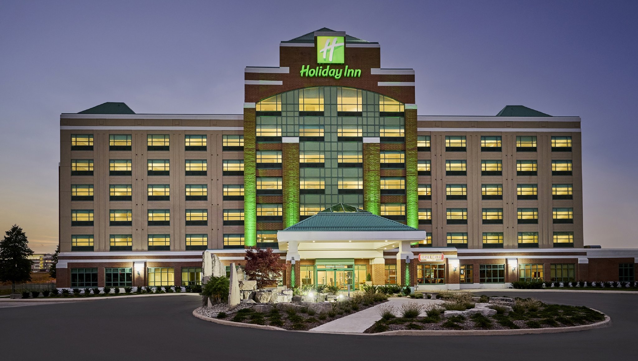 Holiday Inn & Suites OAKVILLE @ BRONTE - Tap to explore photos