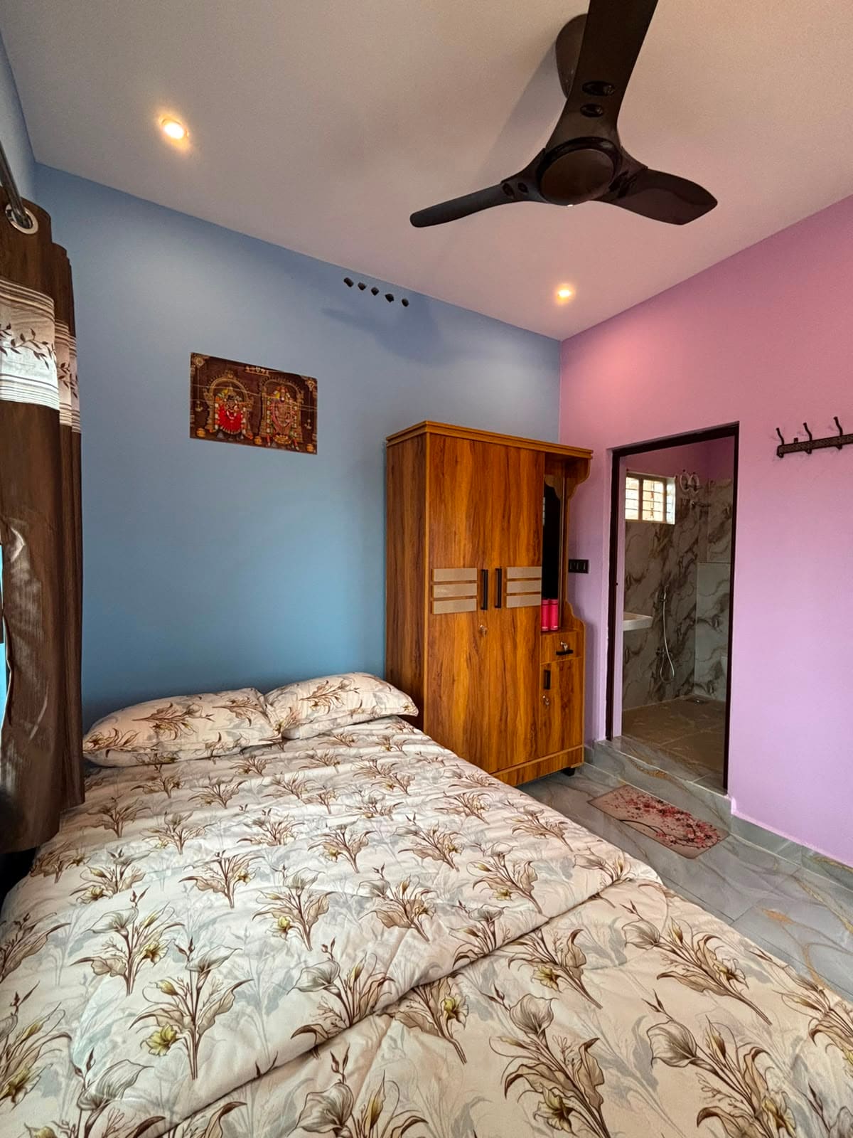 V Square Homestay. - Tap to explore photos