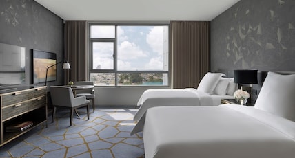 Four Seasons Hotel Bengaluru at Embassy One Room Type - Premier Twin Queen Bed Room with Bathtub Four Seasons Hotel Bengaluru at Embassy One Room Type - Premier Twin Queen Bed Room with Bathtub