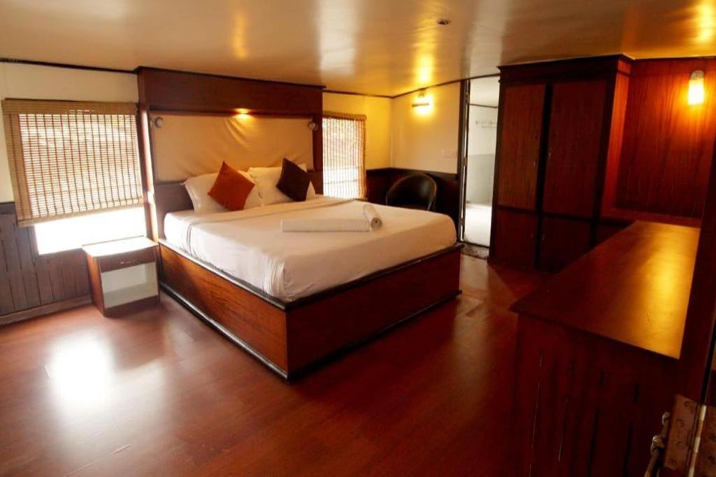 Karthika Houseboat - Tap to explore photos
