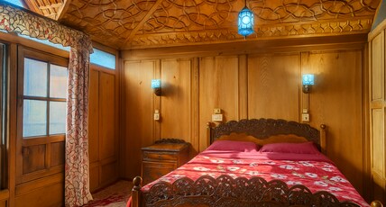 PASADONA FLOATING HOUSEBOAT Room Type - SUPER Deluxe Room