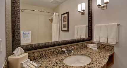 Hilton Garden Inn Twin Falls Room Type - 1 KING BED DELUXE