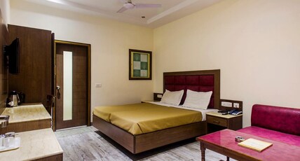 HOTEL MELROSE INN - 500 MTR from Railway Station Room Type - Deluxe Room HOTEL MELROSE INN - 500 MTR from Railway Station Room Type - Deluxe Room
