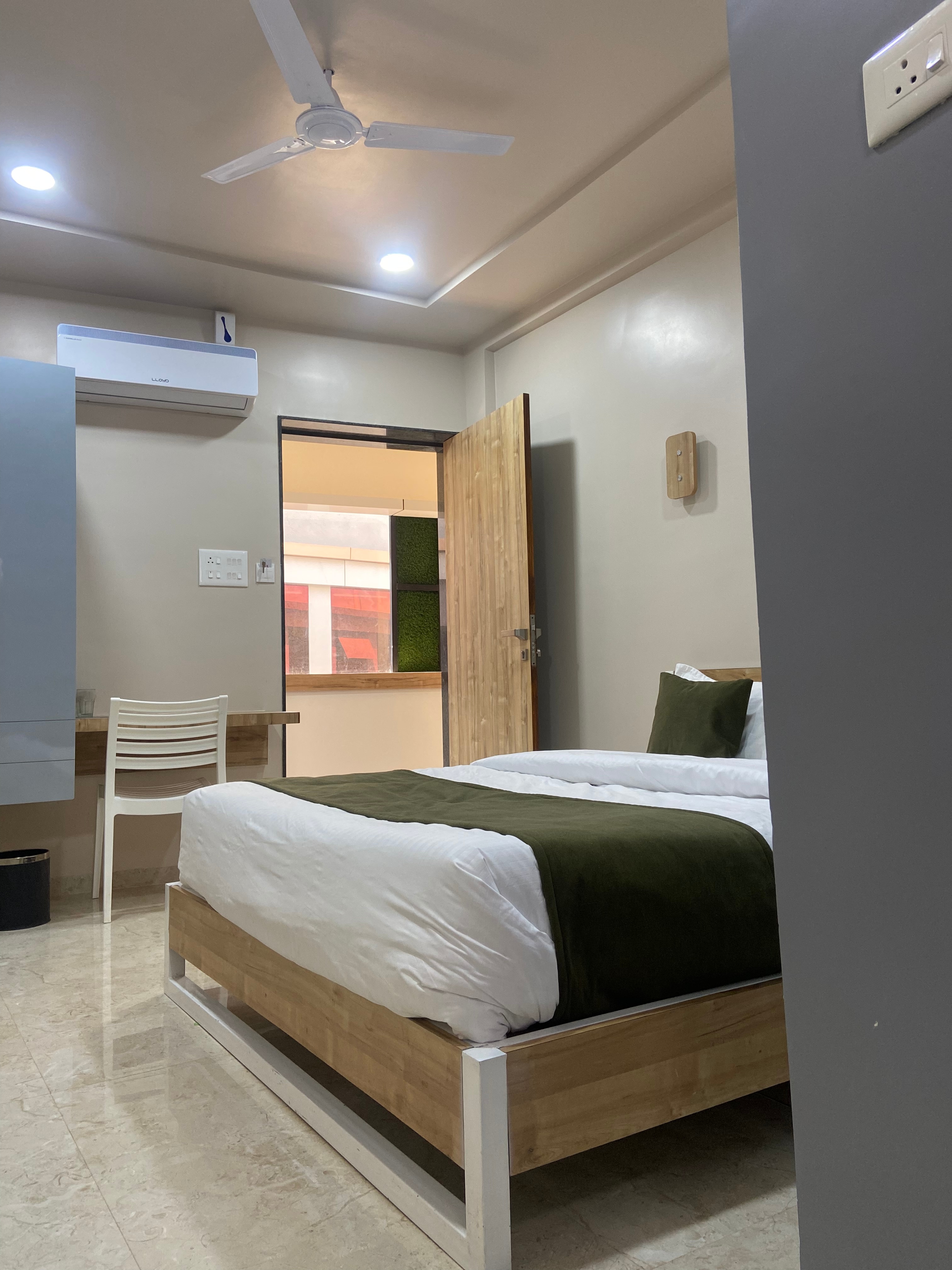 HOTEL VYANKATESH Chandrapur - Tap to explore photos