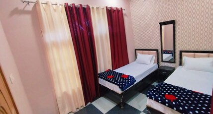Mishra Guesthouse And Homestay Room Type - Deluxe Superior Double Bedroom