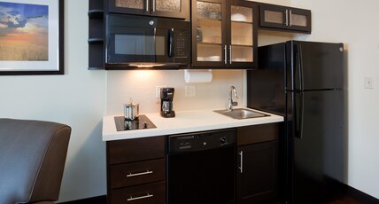 Candlewood Suites BEMIDJI, an IHG hotel Room Type - 2 Qn Studio Ste Comm Access Walk In Shwr