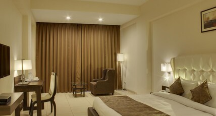 Hotel Lake View Room Type - Lake View Deluxe Room