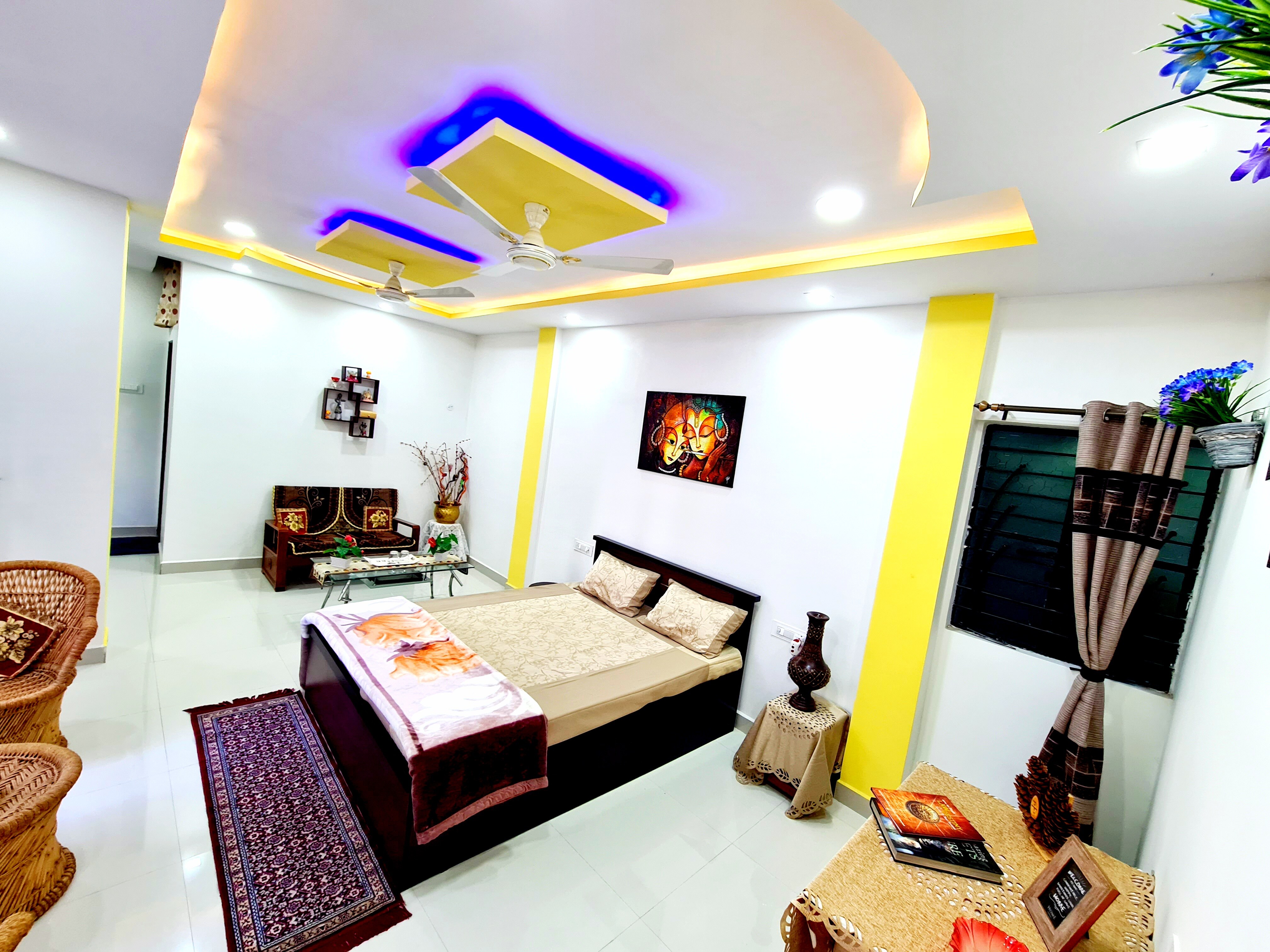 Luxurious AC Room W/Private Entrance & Breakfast - Tap to explore photos