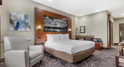 Best Western Plus Yukon Room Type - Accessible - 1 King, Mobility Accessible, Roll In Shower, Recliner, Microwave And Refrigerator, Non- Best Western Plus Yukon Room Type - Accessible - 1 King, Mobility Accessible, Roll In Shower, Recliner, Microwave And Refrigerator, Non-