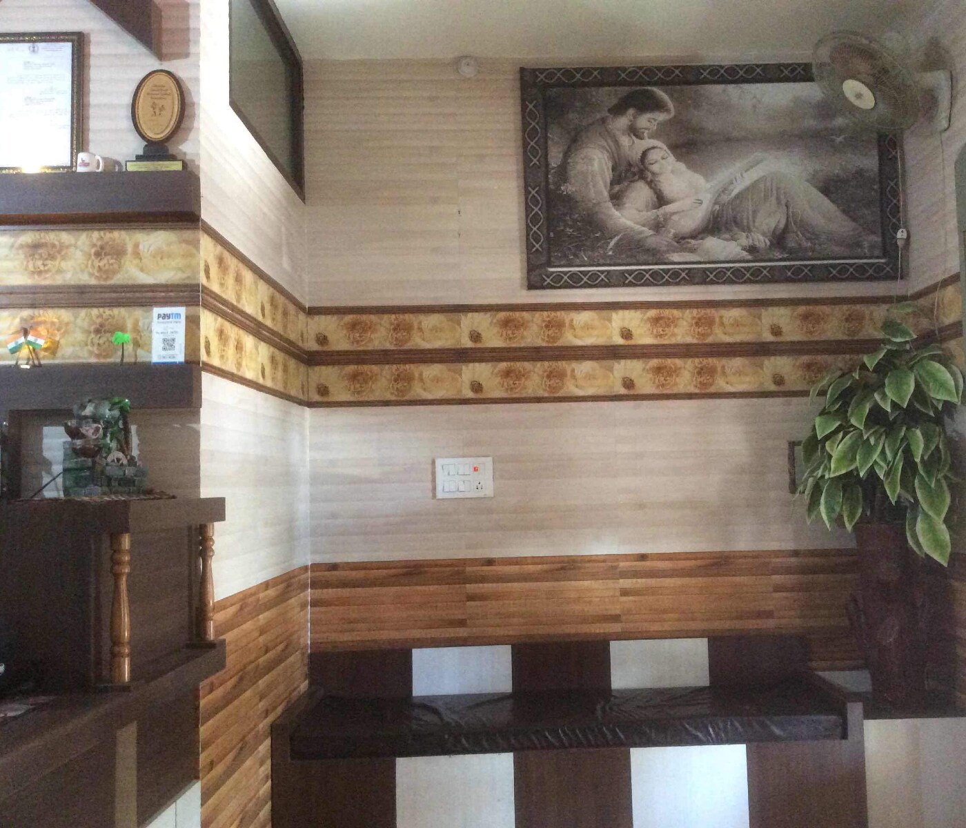 Hotel Oasis - Tap to explore photos