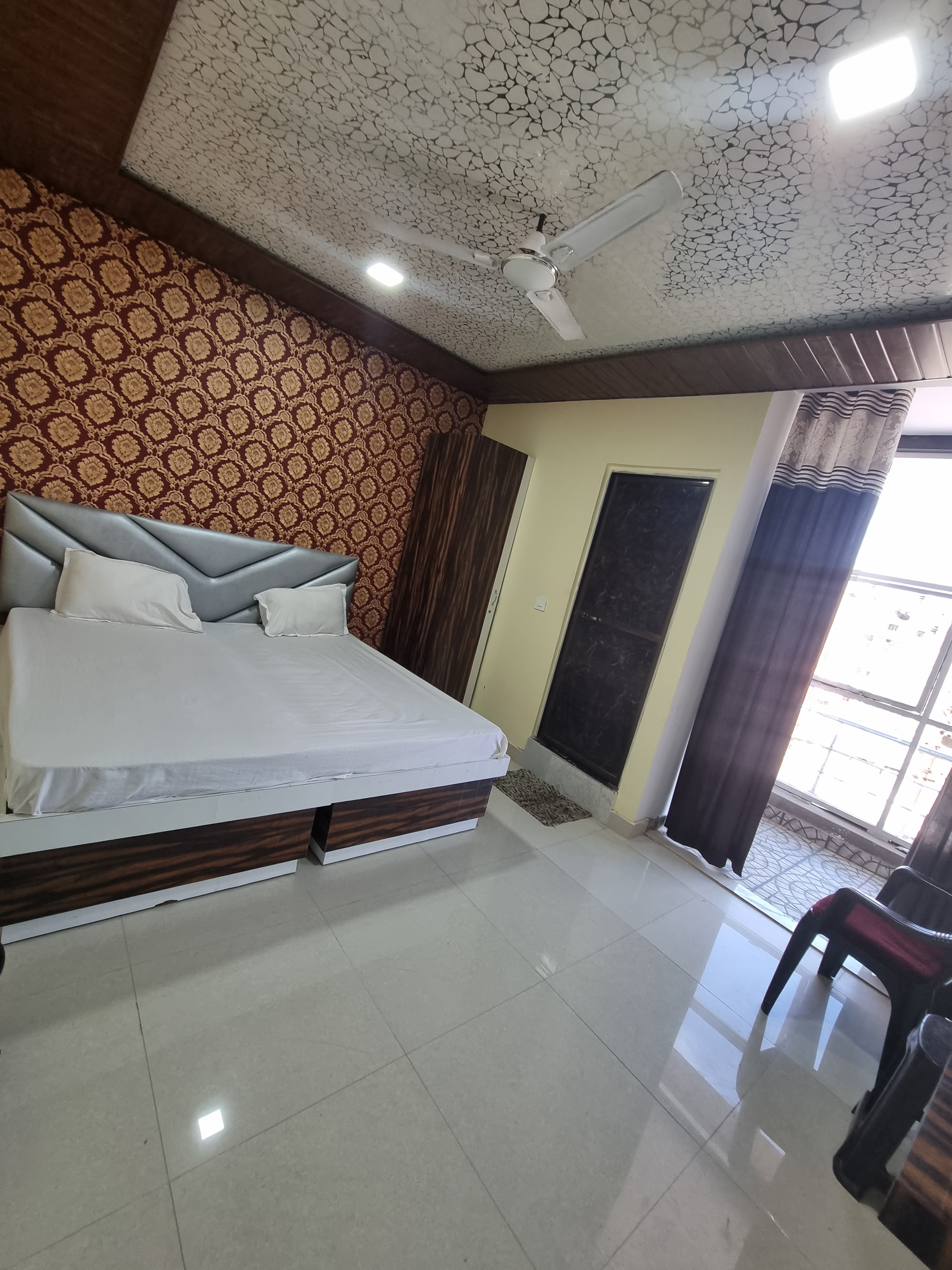 Hotel Shanti Grand Inn - Tap to explore photos