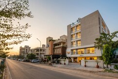 Palm Stay - Studios & Rooms