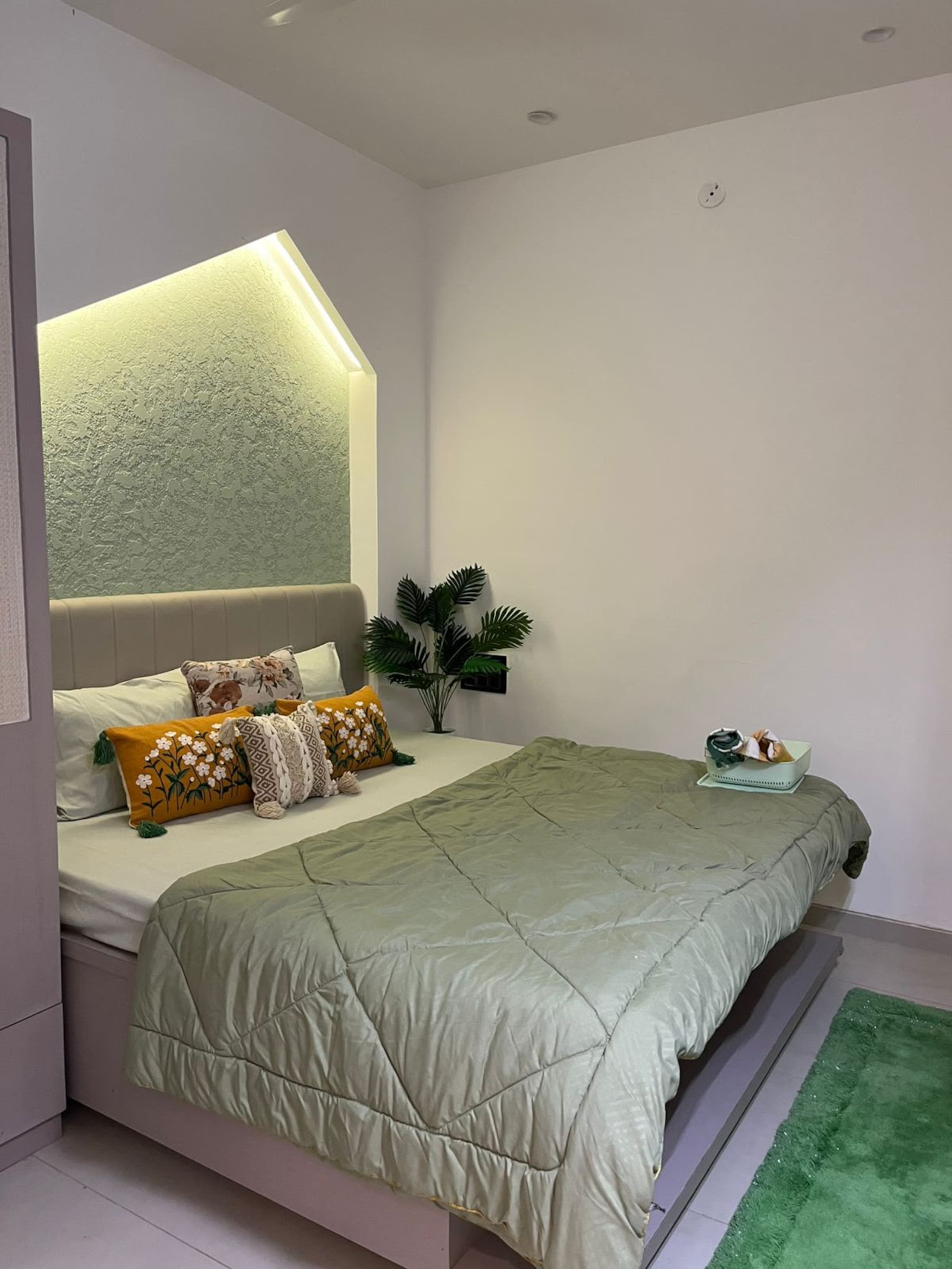 Cozy 1BHK for couples and friends - Tap to explore photos