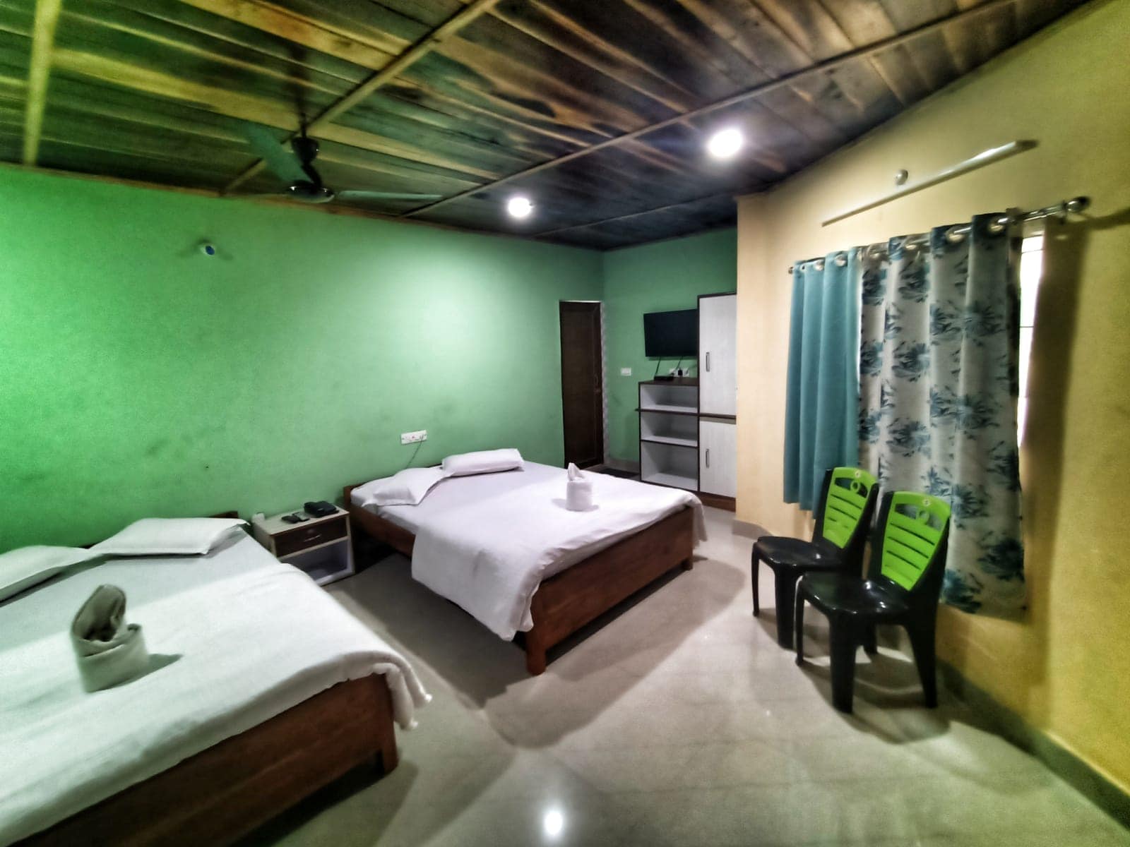 Gorumara Riverside Resort - Tap to explore photos