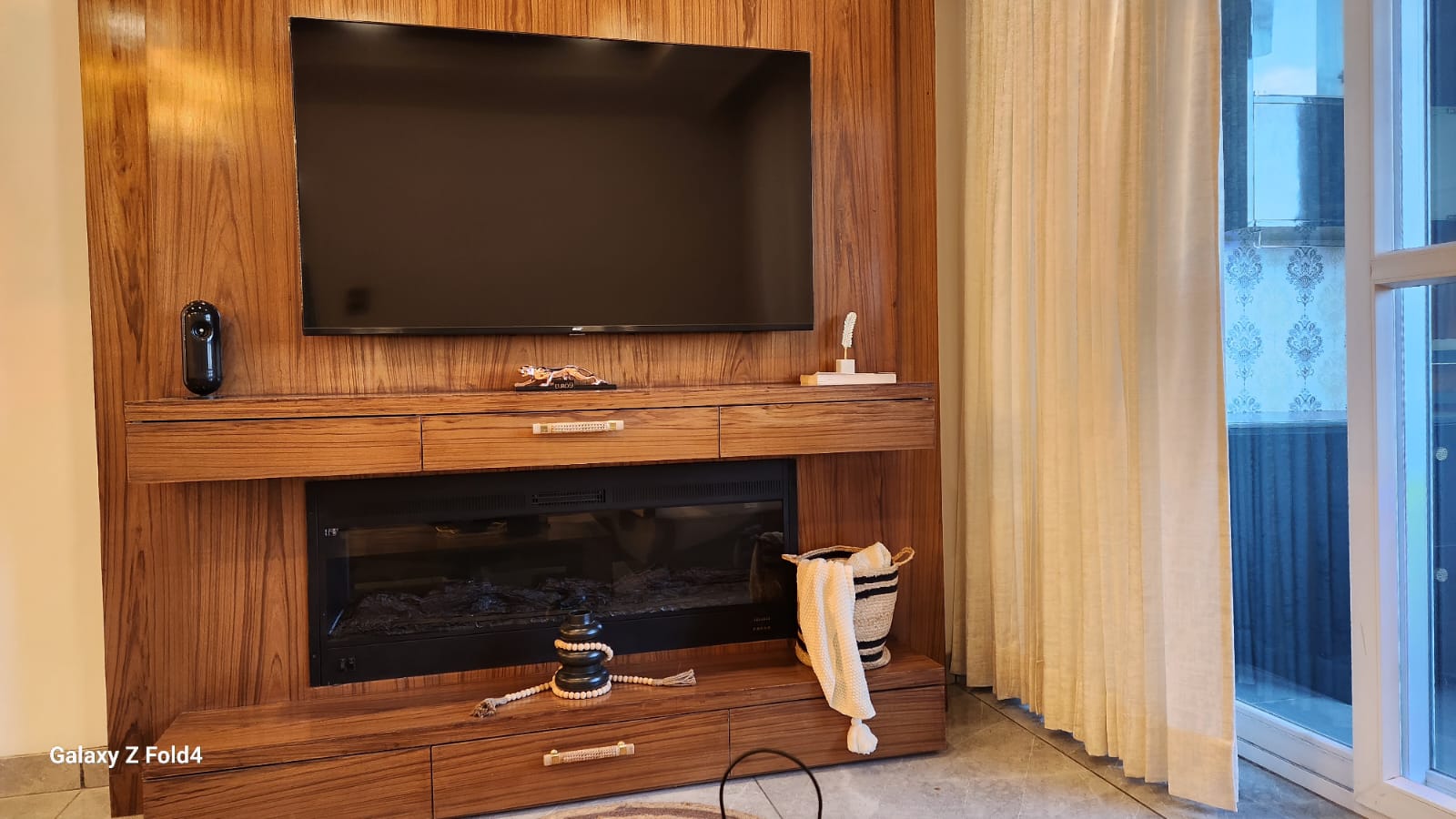 Luxestays - Tap to explore photos