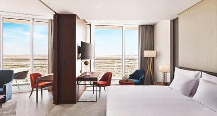 JA Lake View Hotel, Dubai Room Type - One Bedroom Terrace Suite with Access to Lounge and 3 Pools