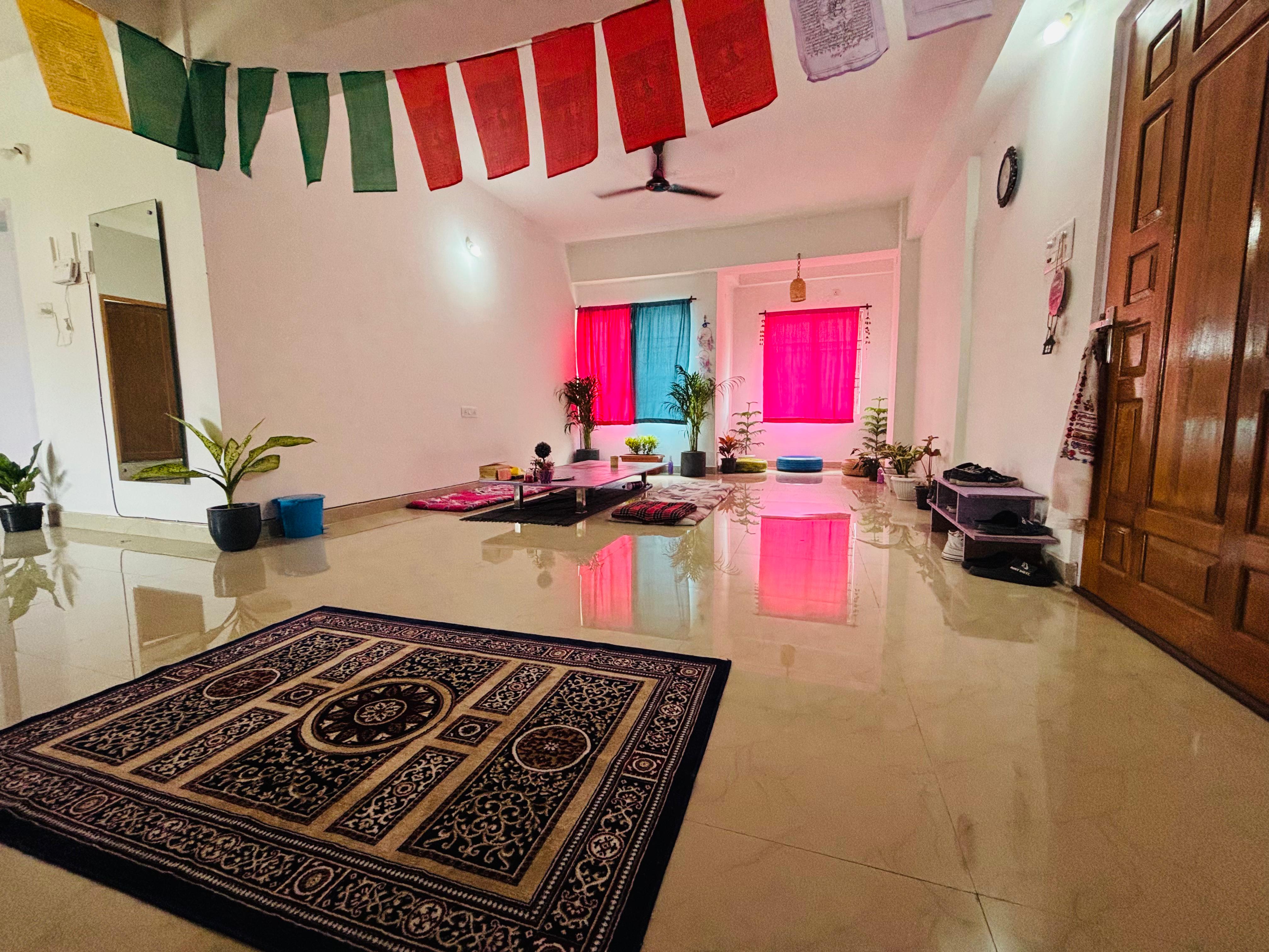 Aprillis Backpackers Hostel | 1.5Km From Guwahati Railway station - Tap to explore photos