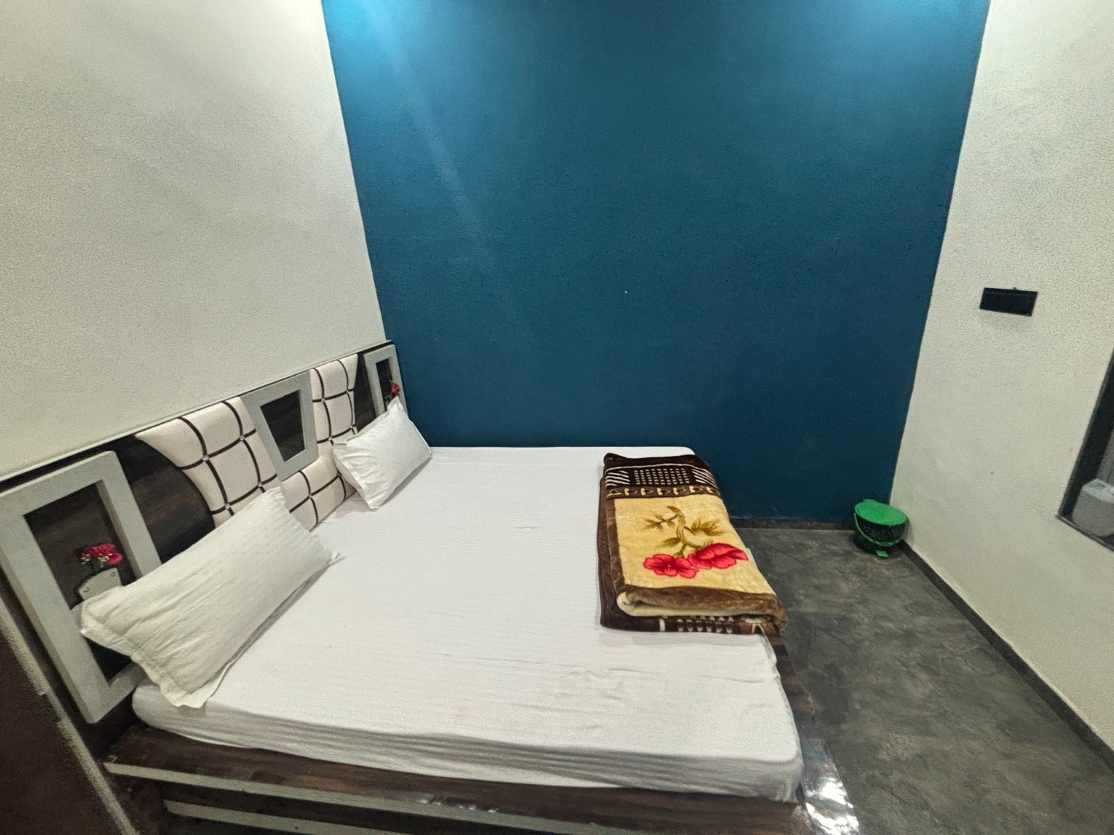Yuvraj Guest House - Tap to explore photos