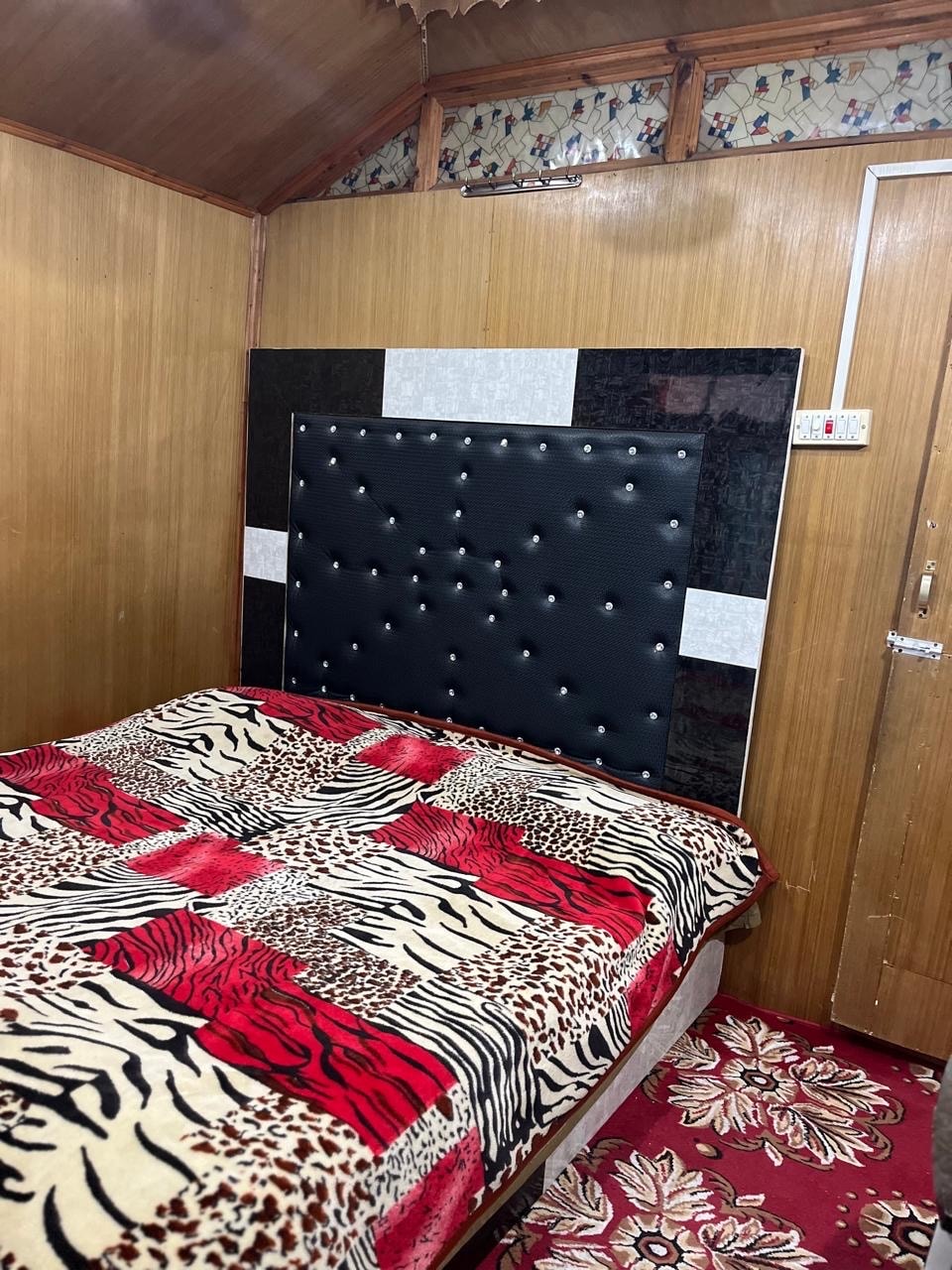 Lake Inn - Tap to explore photos