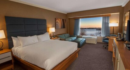 Double Tree Niagara Falls Room Type - 1 KING RIVER VW WHIRLPOOL