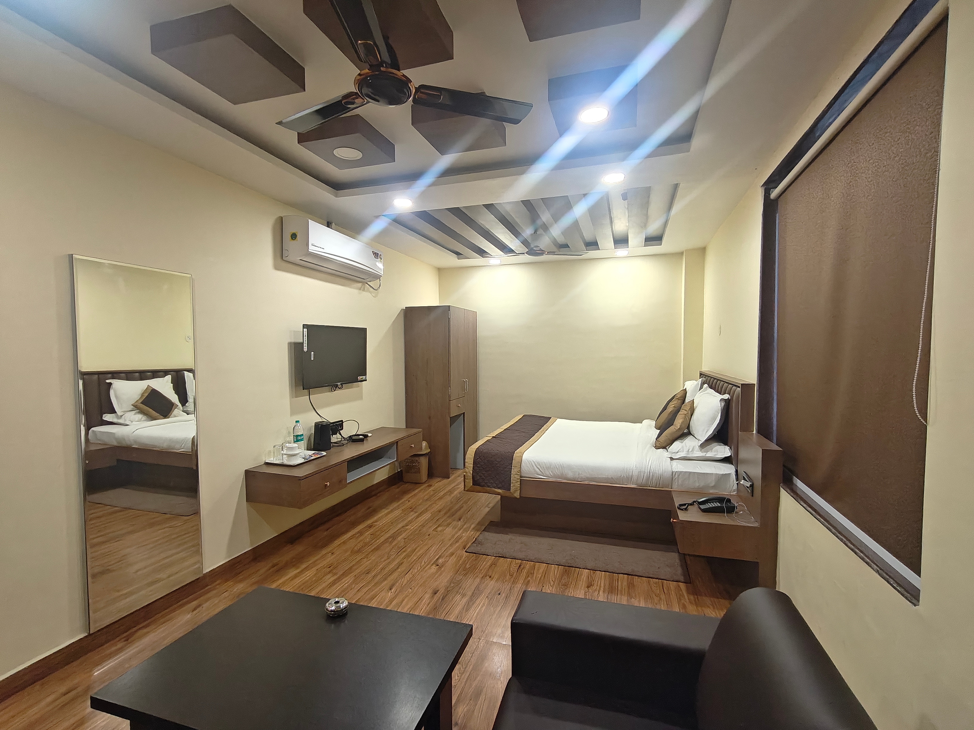 VINAYAK BUSINESS CLASS HOTEL - Tap to explore photos
