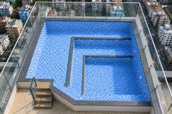 4 Rooms with Rooftop Swimming Pool