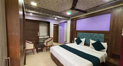 Hotel Sai Niwas Room Type - Deluxe Double Bed Room