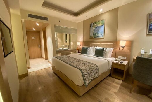 Golden Sarovar Portico