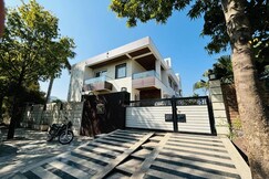 The Flora Homestay |Near Goverdhan Sagar Lake