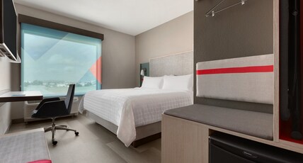 avid hotel Lancaster Room Type - 1 King Standard Comm Mobility Accessible Roll In Shower avid hotel Lancaster Room Type - 1 King Standard Comm Mobility Accessible Roll In Shower