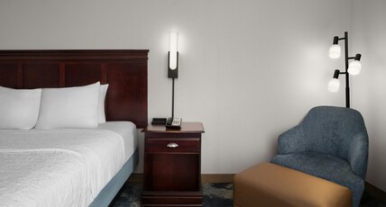 Hampton Inn Winfield Room Type - 1 KING BED NONSMOKING