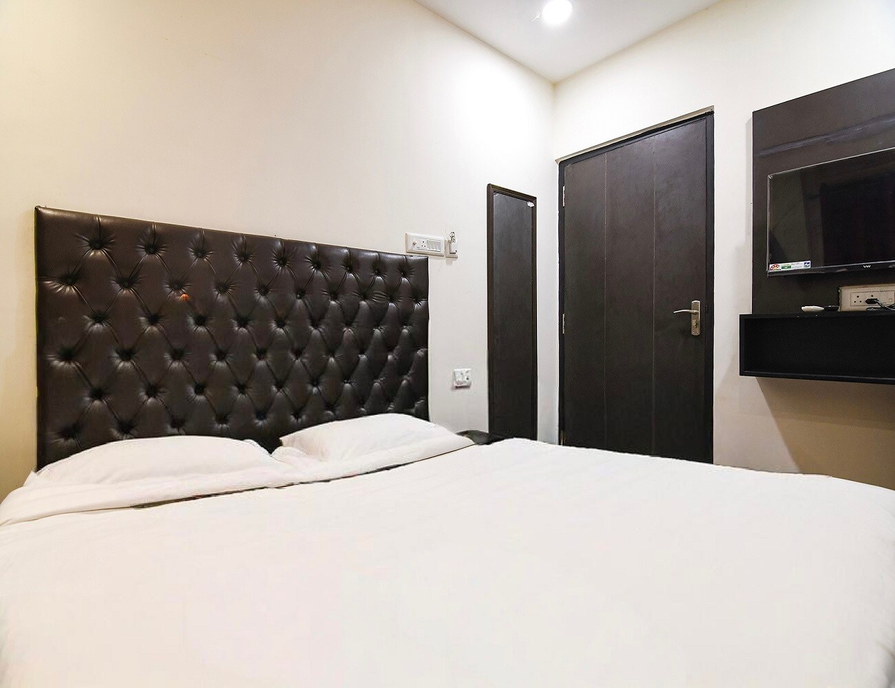 Hotel KGF Opposite Quest Mall - Tap to explore photos