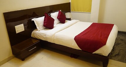 Hotel Razia Inn Room Type - Deluxe Room with Free Wi-fi
