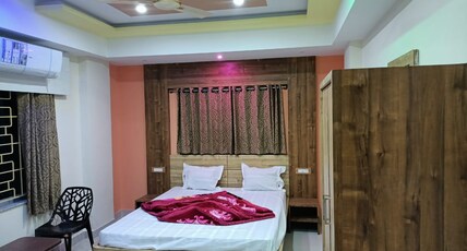 HOTEL GANGA ARATI Room Type - Deluxe Double Bed AC