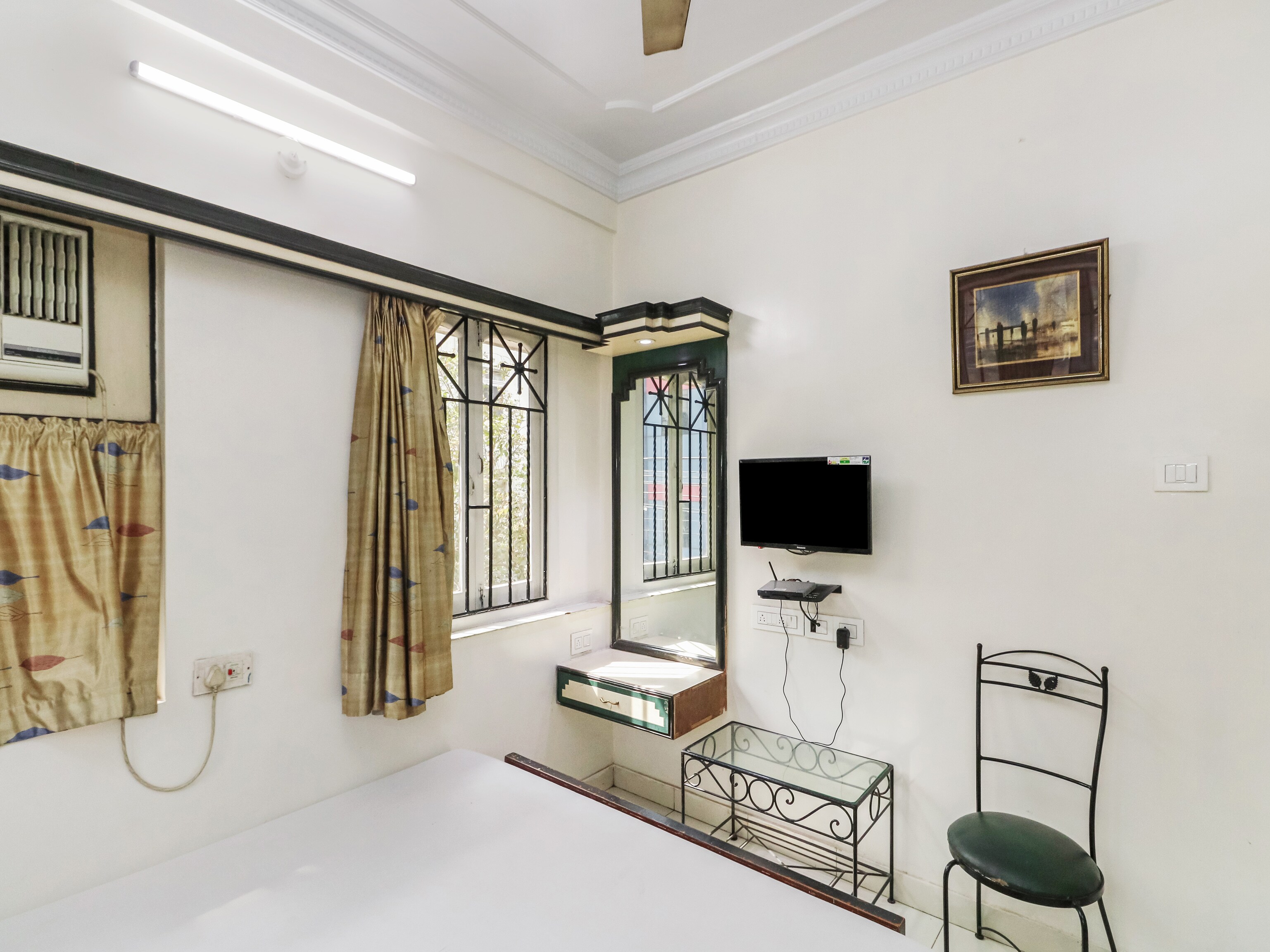 Hotel Jayshree Inn - Tap to explore photos