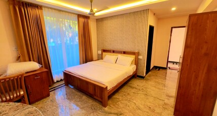 SUNSET SANDS Room Type - King Room GF