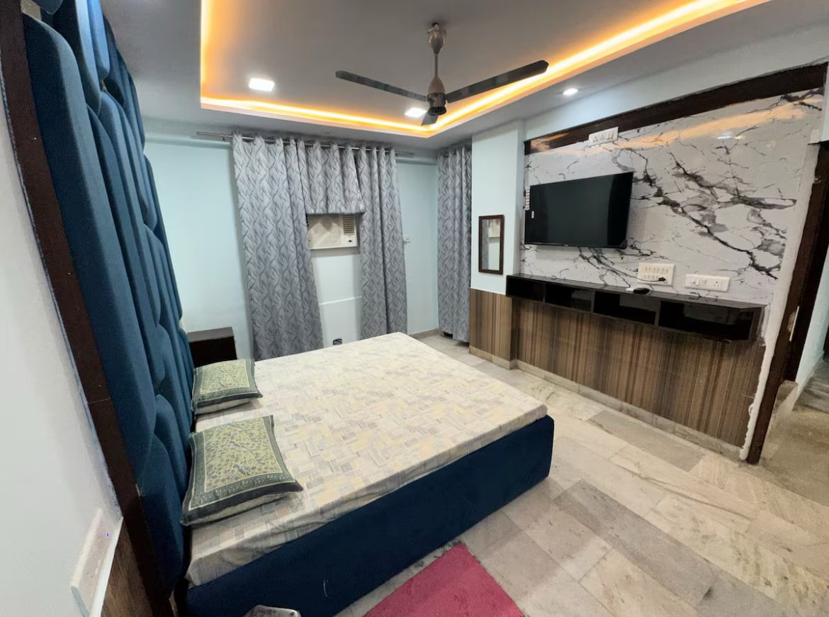SAAVAA Retreat (Cozy 2BHK Stay) - Tap to explore photos
