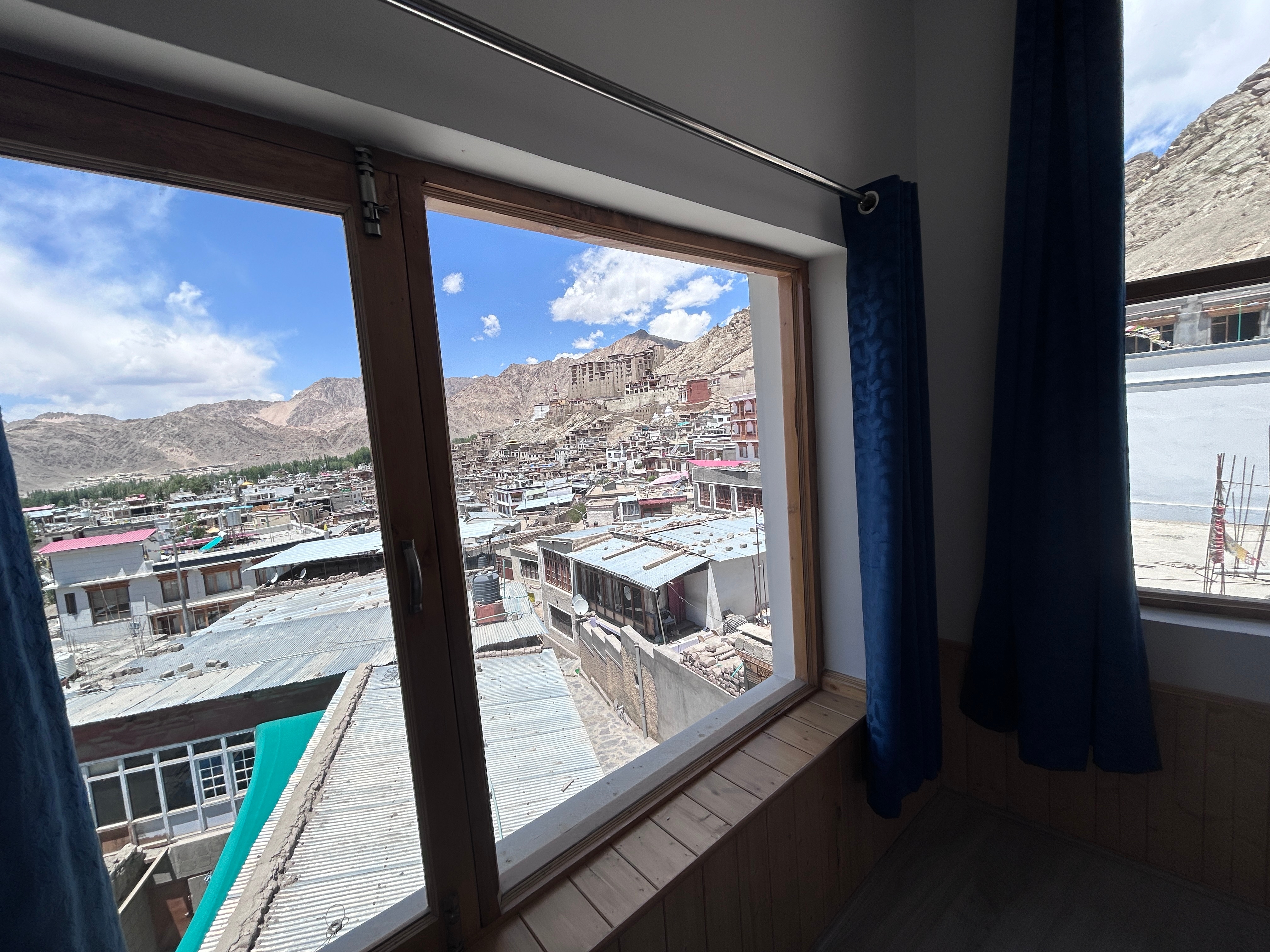 Ladakh view - Tap to explore photos