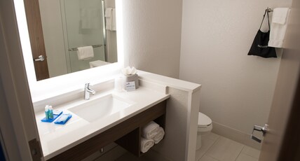 Holiday Inn Express & Suites WARSAW Room Type - 2 Queen Suite
