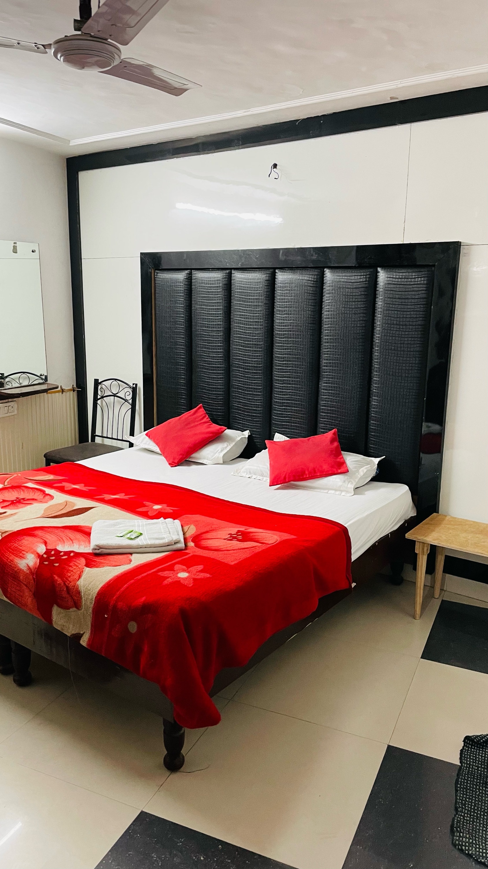 Hotel Ramneek - Tap to explore photos