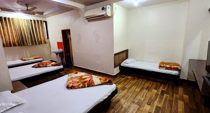 Hotel Sai Murli Chandra Room Type - Six Bed Room Non A.C.